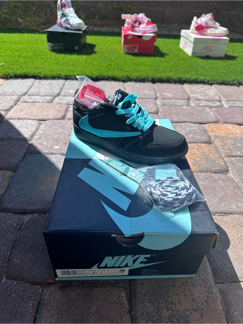 Nike Kids Black and Teal Mid-Top Sneakers with Extra Laces